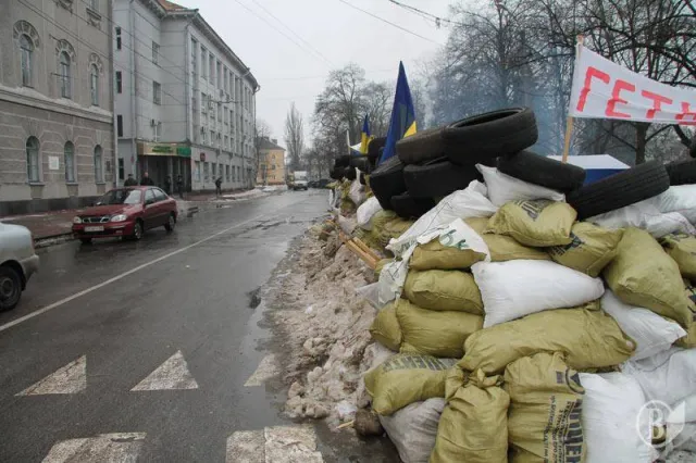 Близько 500 чоловік мітингували проти дій влади в Чернігові (Фоторепортаж) + (Відео) — фото 3
