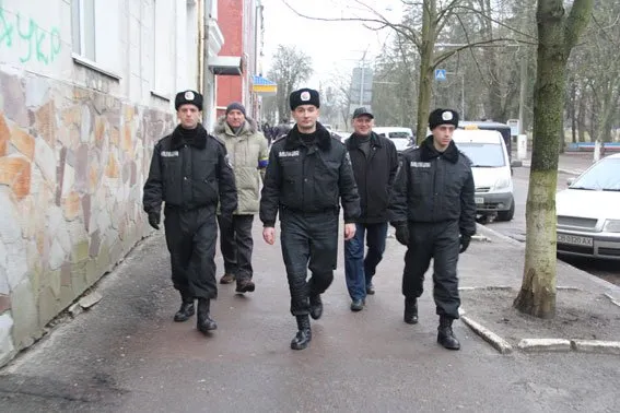 Міліція вживає додаткових заходів для забезпечення охорони громадського порядку і безпеки громадян (Фото) — фото 2