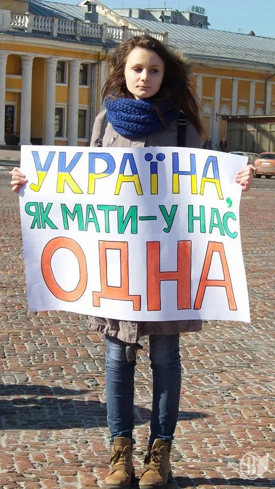 Близько 300 жінок вийшли у своє свято, вийшли заявити, що вони проти війни (Фоторепортаж) + (Відео) — фото 9
