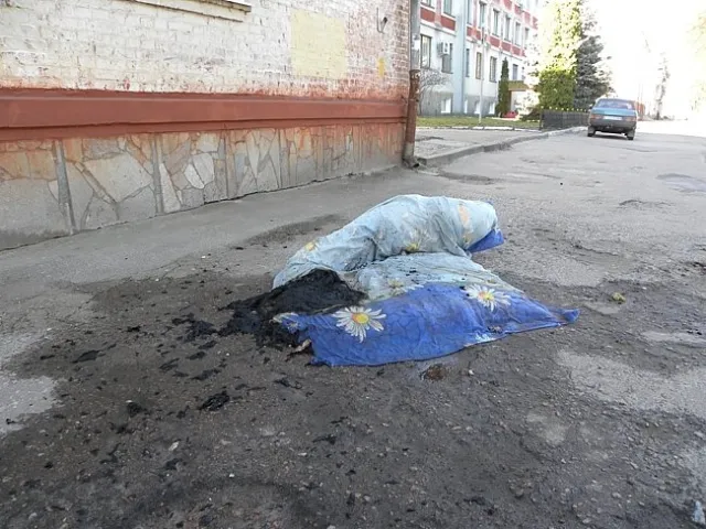 50-річний господар помешкання, двічі намагався розвести вогнище серед кімнати — фото 1