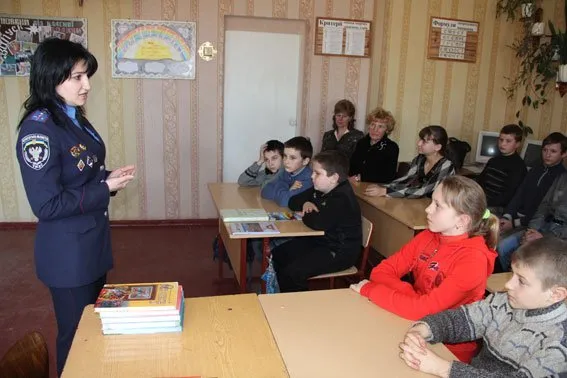 Міліціонери провели профілактично-роз'яснювальною роботою з питань правового виховання (Фоторепортаж) — фото 2