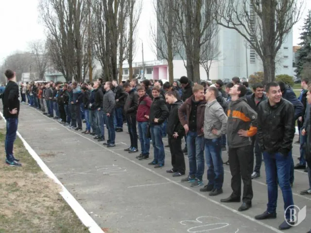Студенти розпочали свій день ранковою зарядкою на свіжому повітрі (Фоторепортаж) — фото 1