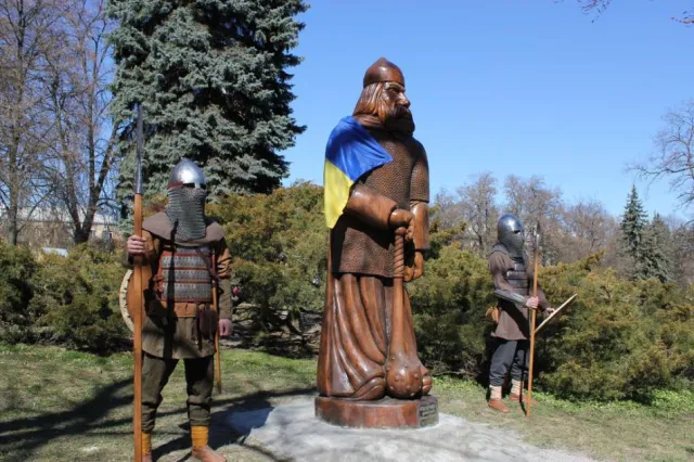 З нагоди відкриття туристичного сезону,в Чернігові стріляли із гармат (Фото) — фото 1