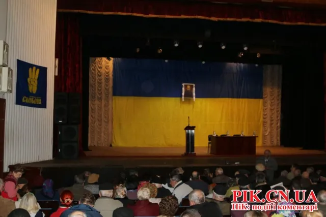В Чернігові відбулася зустріч з Олегом Тягнибоком (Фоторепортаж) + (Відео) — фото 2