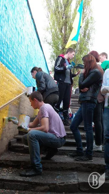 У Чернігові перефарбували підземний перехід поблизу «України» у колір національного стягу (Фоторепортаж) + (Відео) — фото 8