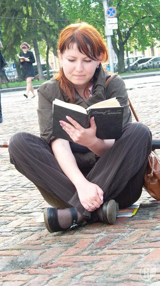 Чернігівці провели флеш-моб присвячений Дню книги (Фоторепортаж) + (Відео) — фото 1