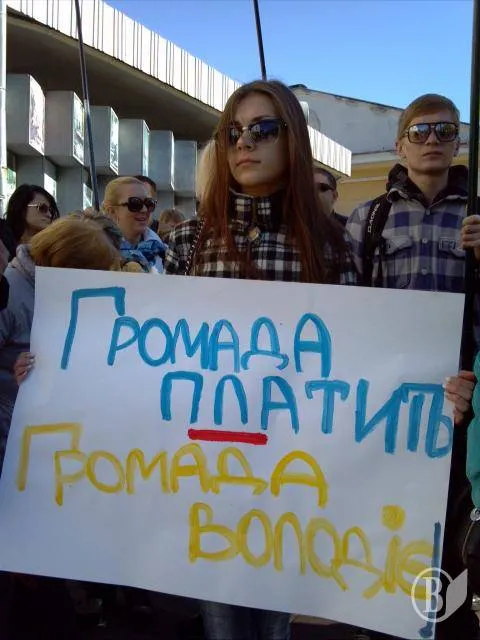 Близько 500 людей сьогодні зранку пікетували Чернігівську міську раду (Фоторепортаж) — фото 6