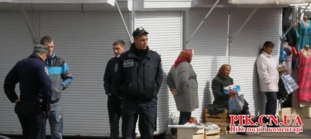 Чернігівські міліціонери не звертають уваги нелегальний продаж тютюнових виробів (Фото) — фото 1