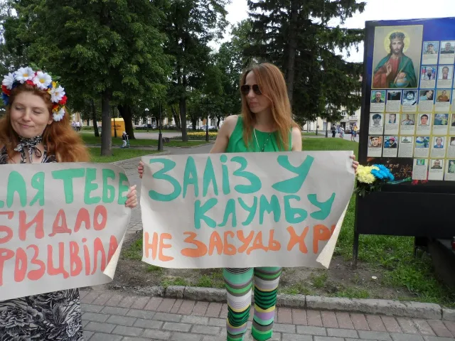 Активістки влаштували акцію «Стоп бидло!» (Фото) + (Відео) — фото 2