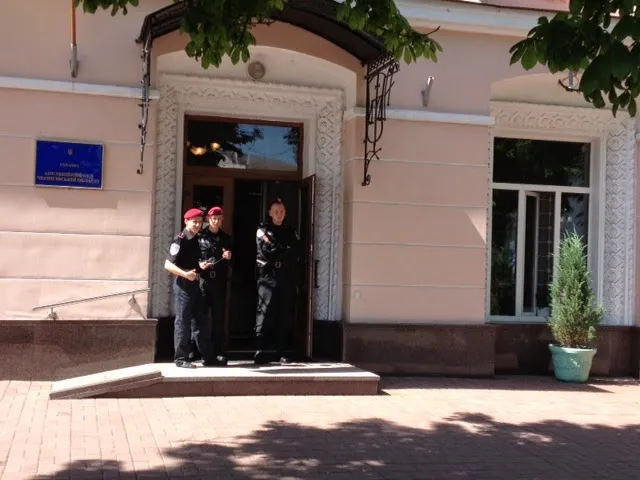 Сьогодні в приміщенні апеляційного суду шукали вибухівку (Фото) — фото 2