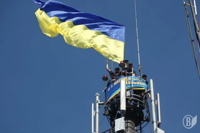 Прапори України - на найвищих точках Чернігова (Фото) — фото 1