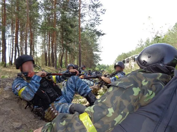 У Чернігові зустріли міліціонерів, які повернулися із зони АТО (Фото) — фото 1