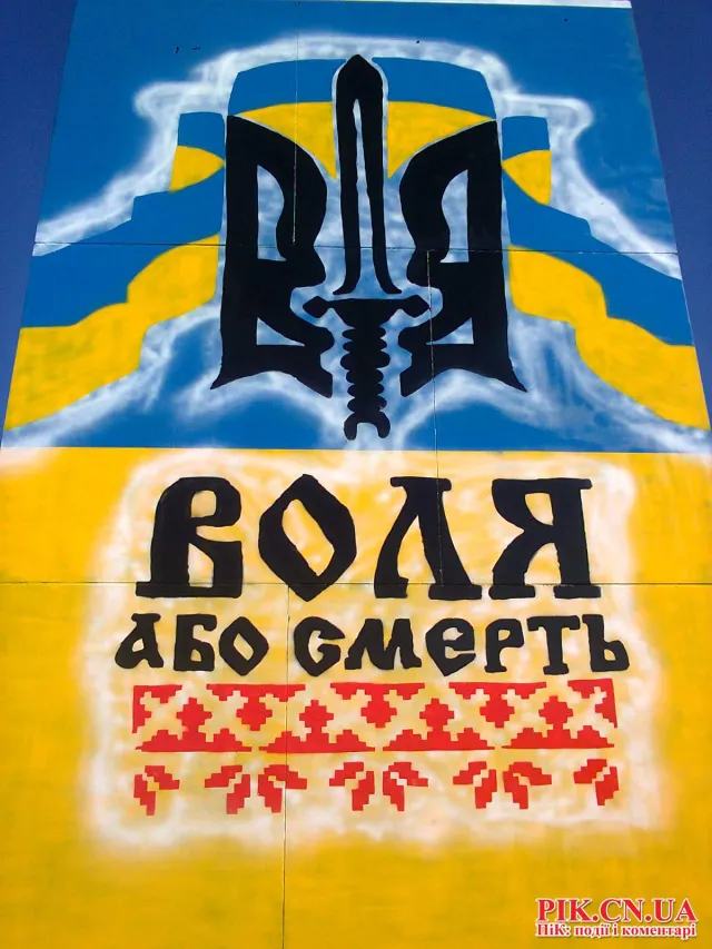 Активісти закінчують оновлення постаменту Леніна (Фото) — фото 4