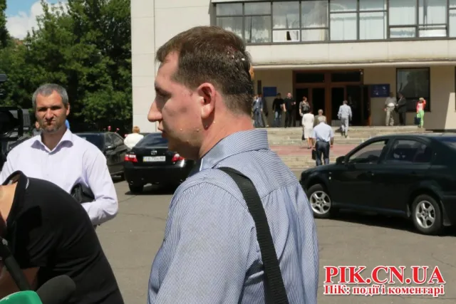 Антивоєнну акцію закидали яйцями та петардами (Фоторепортаж) + (Відео) — фото 3