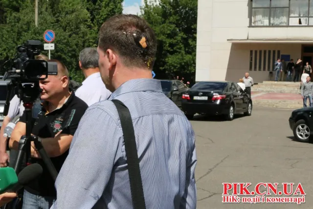 Антивоєнну акцію закидали яйцями та петардами (Фоторепортаж) + (Відео) — фото 4