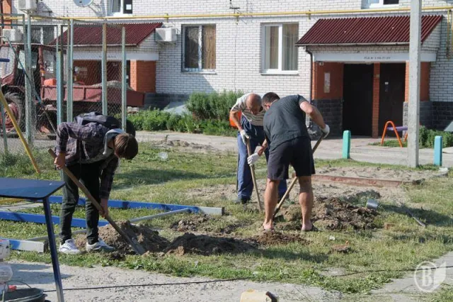 Жителі кількох будинків у Чернігові, захотіли дитячий майданчик для дітей (Фото) + (Відео) — фото 1