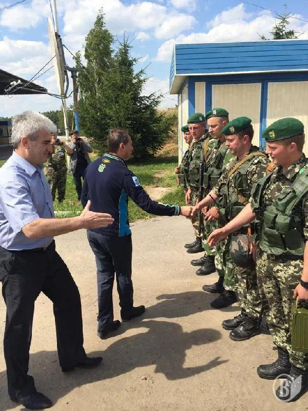 Микола Томенко пройшовся чернігівськими військовими частинами — фото 1