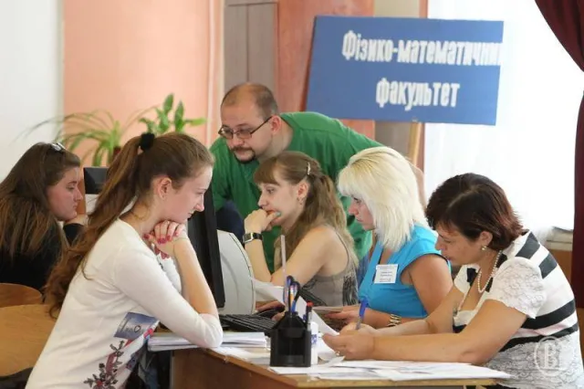Майбутні студенти штурмують університети — фото 8