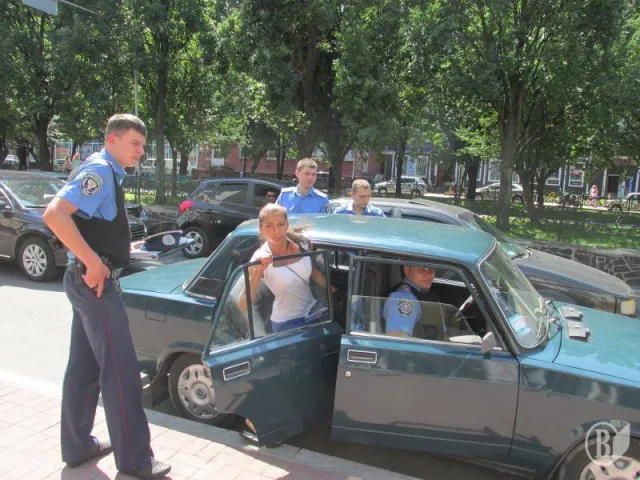 В Чернігові «полювали» на аферистів з благодійними скриньками (Фоторепортаж) + (Відео) — фото 7