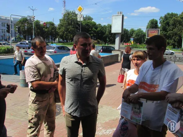 В Чернігові «полювали» на аферистів з благодійними скриньками (Фоторепортаж) + (Відео) — фото 9