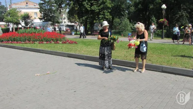 Сотні чернігівців провели в останню путь героя Миколу Бруя (Фоторепортаж) — фото 1