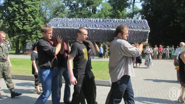 Сотні чернігівців провели в останню путь героя Миколу Бруя (Фоторепортаж) — фото 2