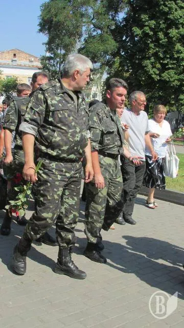 Сотні чернігівців провели в останню путь героя Миколу Бруя (Фоторепортаж) — фото 3