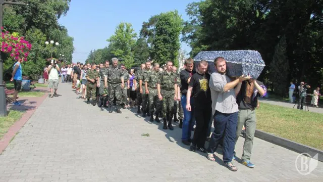 Сотні чернігівців провели в останню путь героя Миколу Бруя (Фоторепортаж) — фото 4