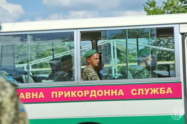 Чернігівські прикордонники повернулися до Чернігова на перепочинок (Фоторепортаж) — фото 1