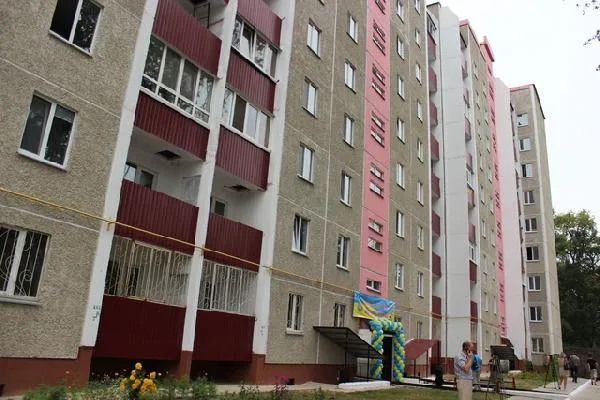 Родина загиблого військовослужбовця Збройних Сил України отримала двохкімнатну квартиру (Фото) — фото 4