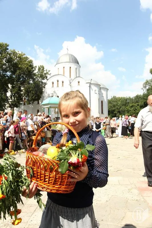 Найдревніший у Чернігові Спасо-Преображенський собор став місцем основного дійства Яблучного Спаса (Фоторепортаж) — фото 8
