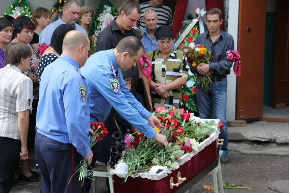 В Чернігові відбувся похорон бійця 13-го батальйону територіальної оборони Дмитра Полегенька — фото 1