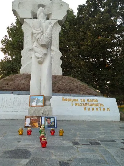 У Чернігові вшанували пам'ять вбитого Григорія Гонгадзе (Фото) + (Відео) — фото 1