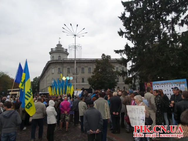 На місці колишнього ЄвроМайдану в Чернігові кількасот людей вийшли на Народне віче (Фото) + (Відео) — фото 3