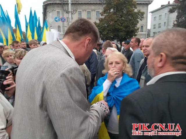 На місці колишнього ЄвроМайдану в Чернігові кількасот людей вийшли на Народне віче (Фото) + (Відео) — фото 4