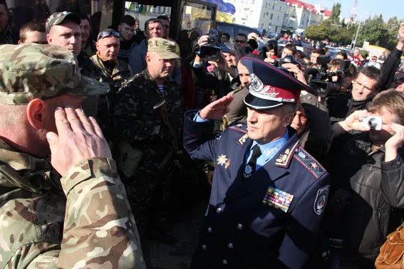 Чернігівці зустріли бійців спецбатальйону «Чернігів», які несли службу у зоні АТО (Фоторепортаж) — фото 1
