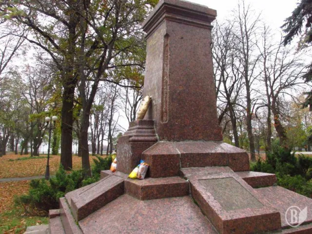У Чернігові встановили «Пам’ятник продажному виборцю» — фото 1